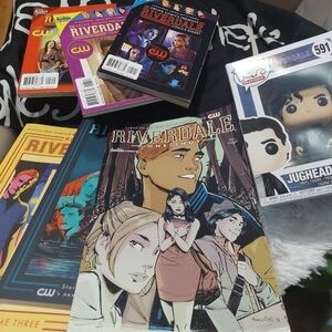 Bundle: Riverdale Comic and Merchandise Set